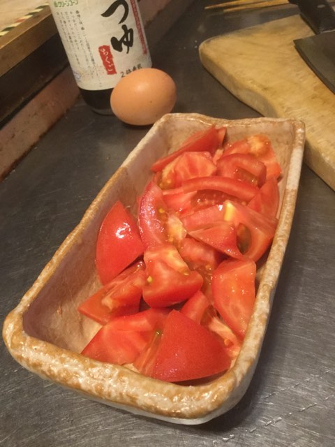 トマト一個と、