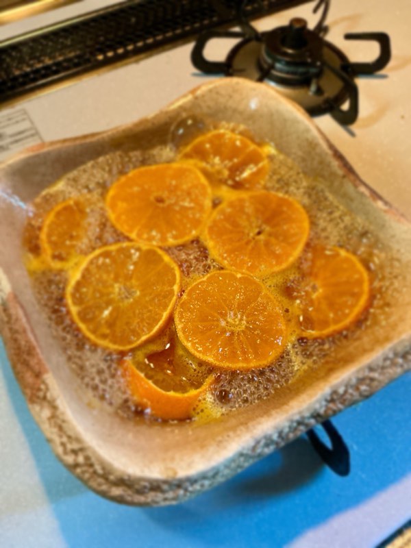 コレと紅茶を飲みなさいと紅茶も渡す